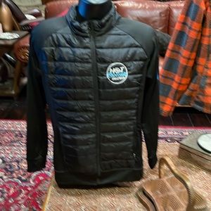 2.22.24 Men’s Runner Jacket 🧥 Adventures L The includes arm pocket